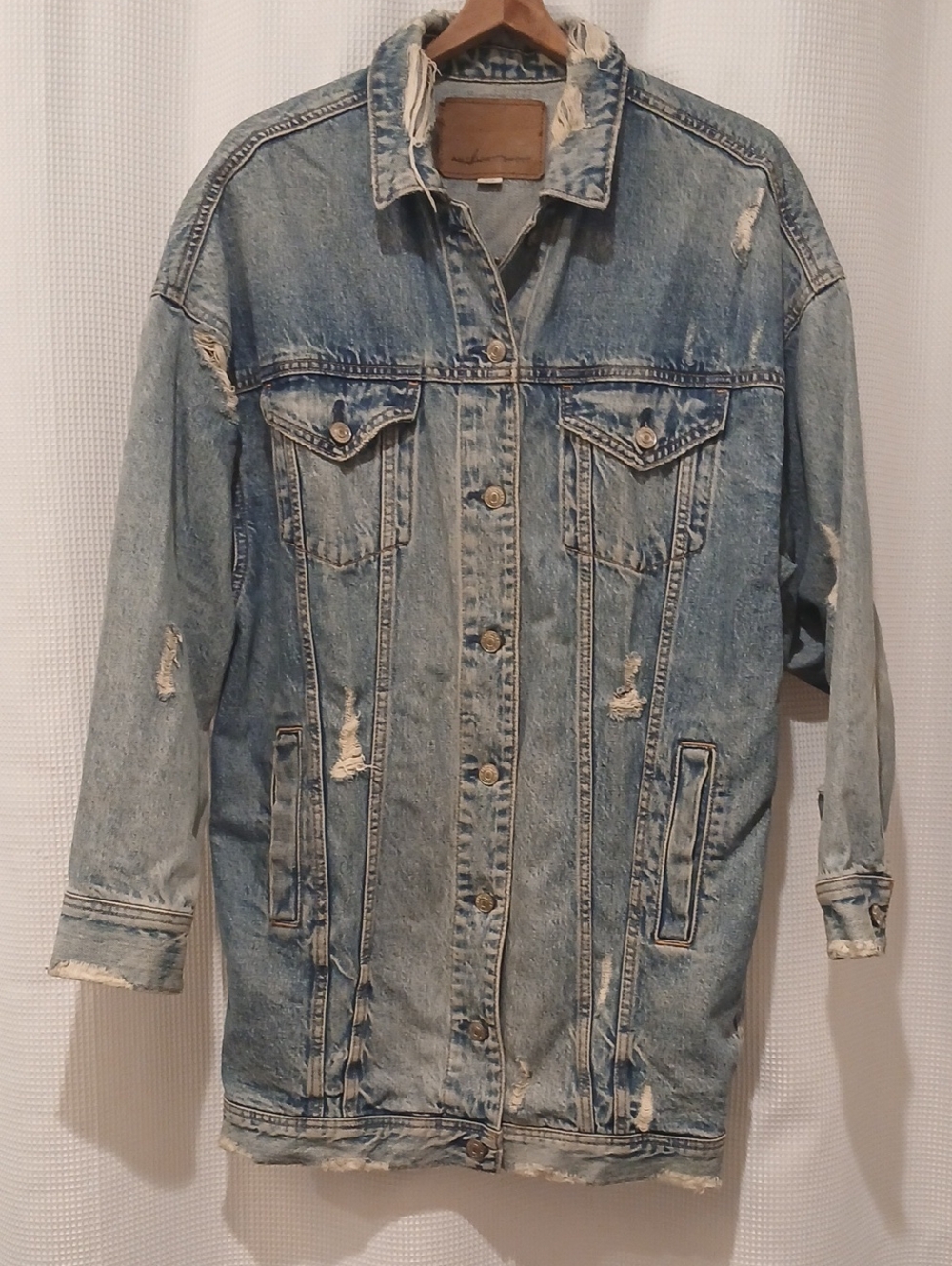 American Eagle Oversized Distressed Light Blue Denim Boyfriend Jacket / Small